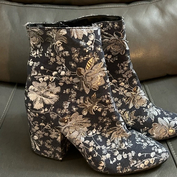 Stunning Blue‎ and Silver Booties - Picture 4 of 7